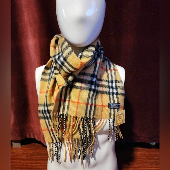 Nwt Burberry plaid fringe scarf - Picture 1 of 3